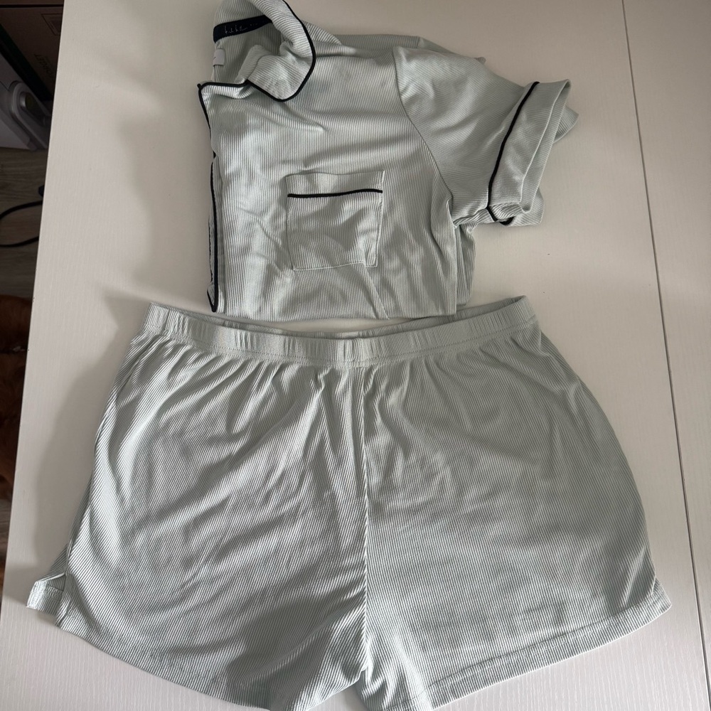 Nicole Miller Pale Mint Green Short Sleeve Pajama Set with Black Piping - Picture 4 of 6